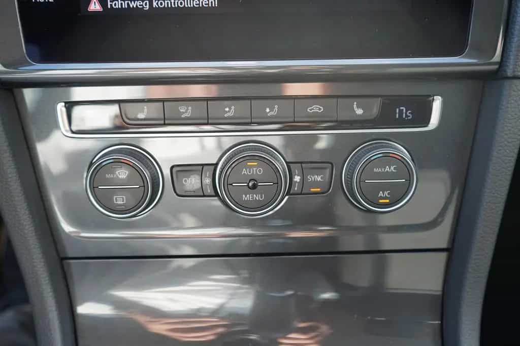 Volkswagen Golf VII 1.0 Comfortline Sitzheizung PDC USB 09/2019-photo-19