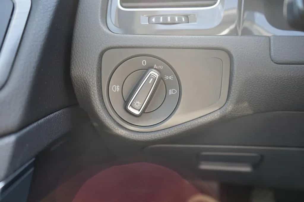 Volkswagen Golf VII 1.0 Comfortline Sitzheizung PDC USB 09/2019-photo-28