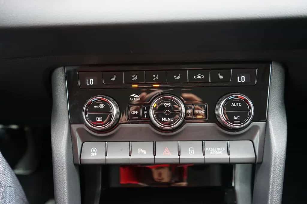 Skoda Karoq Drive 125 SmartLink Totwinkel Keyless ACC 10/2020-photo-18