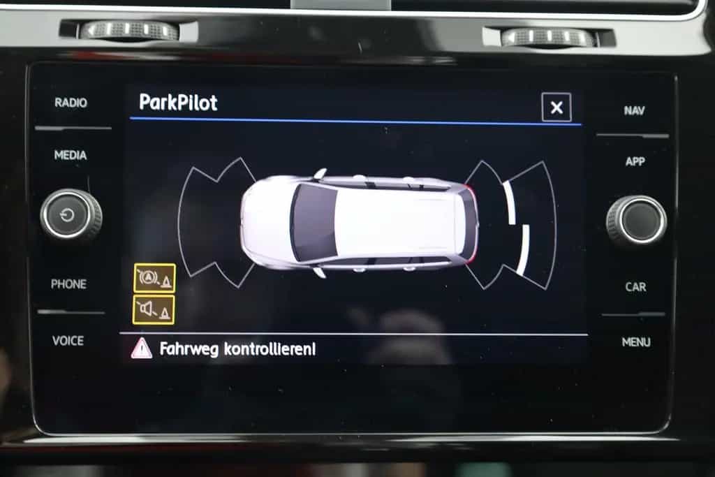 Volkswagen Golf VII 1.5 TSI R-Line Highline ACC Navi AHK 07/2019-photo-18