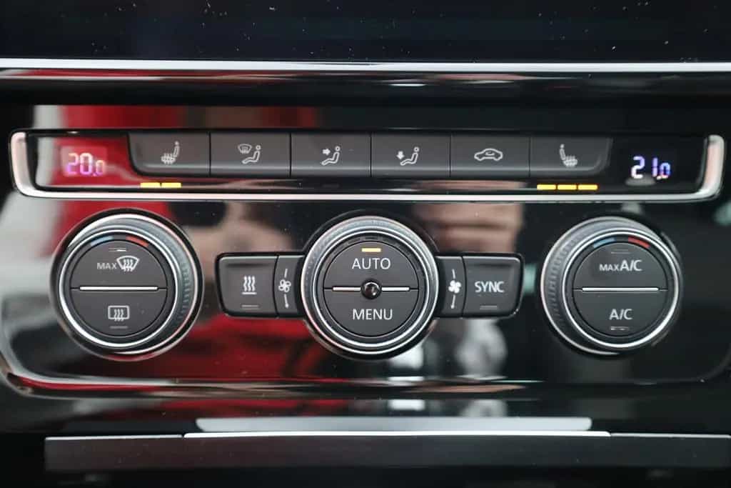 Volkswagen Golf VII 1.5 TSI R-Line Highline ACC Navi AHK 07/2019-photo-19