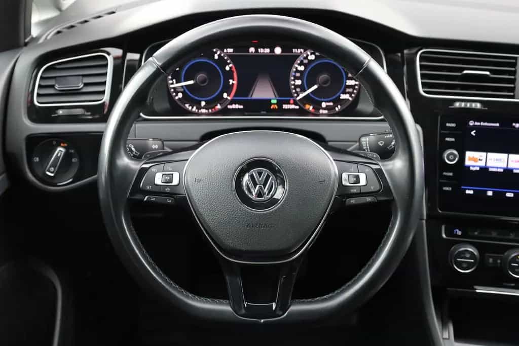 Volkswagen Golf VII 1.5 TSI R-Line Highline ACC Navi AHK 07/2019-photo-22