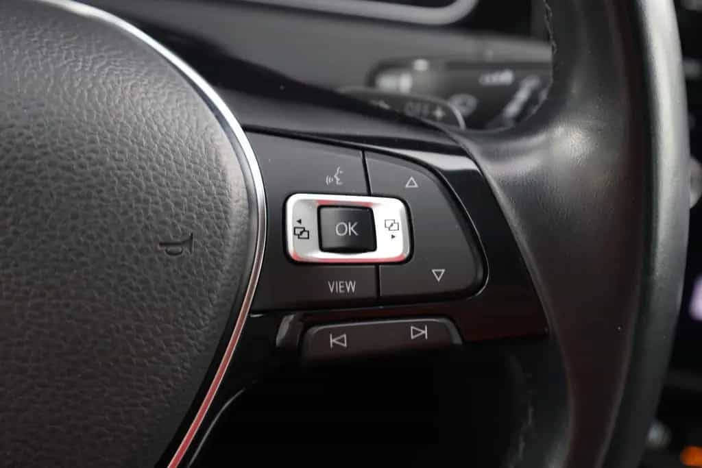 Volkswagen Golf VII 1.5 TSI R-Line Highline ACC Navi AHK 07/2019-photo-23