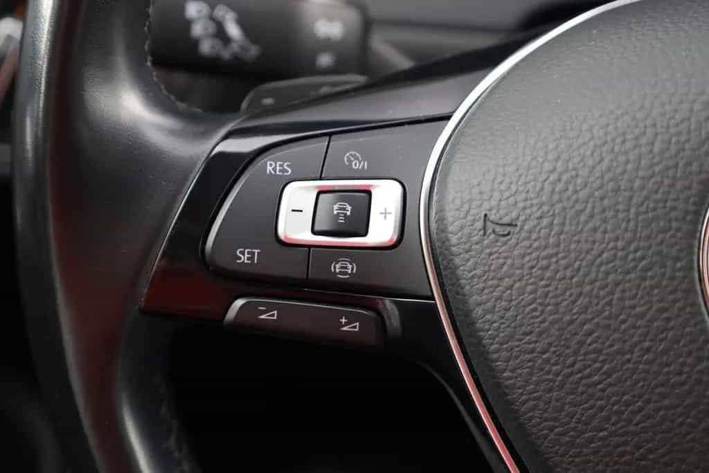 Volkswagen Golf VII 1.5 TSI R-Line Highline ACC Navi AHK 07/2019-photo-24