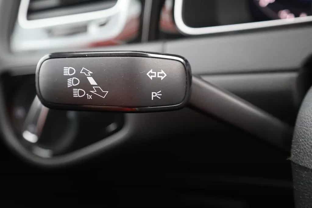 Volkswagen Golf VII 1.5 TSI R-Line Highline ACC Navi AHK 07/2019-photo-26
