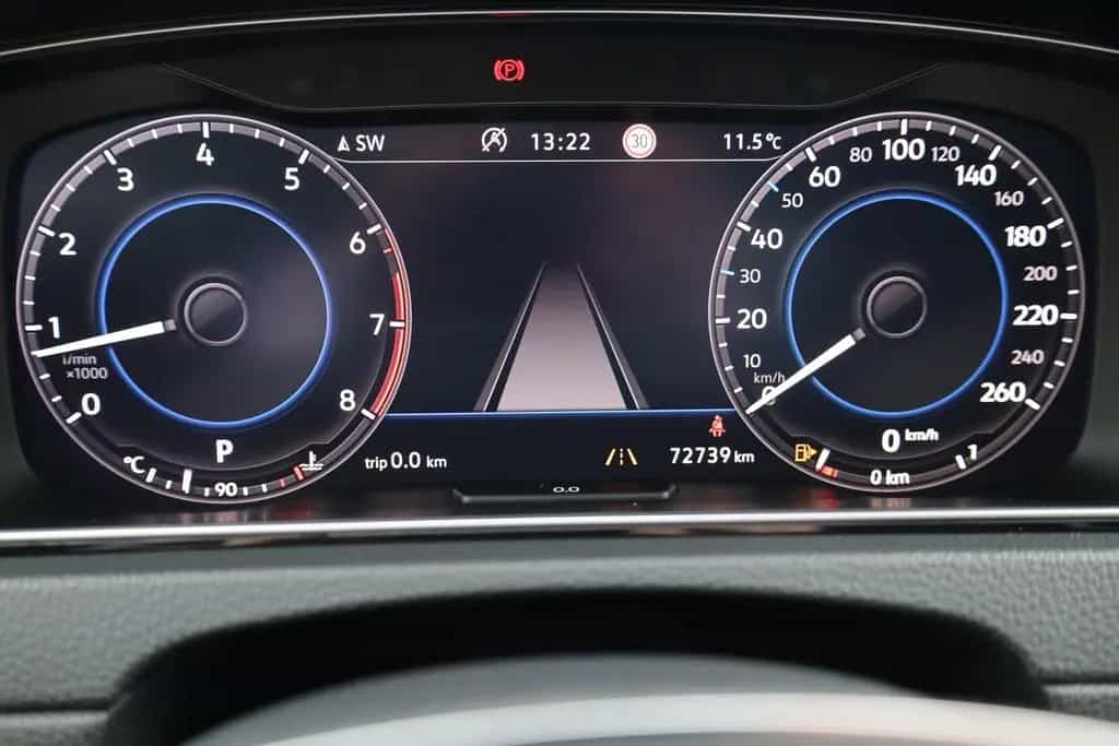 Volkswagen Golf VII 1.5 TSI R-Line Highline ACC Navi AHK 07/2019-photo-27