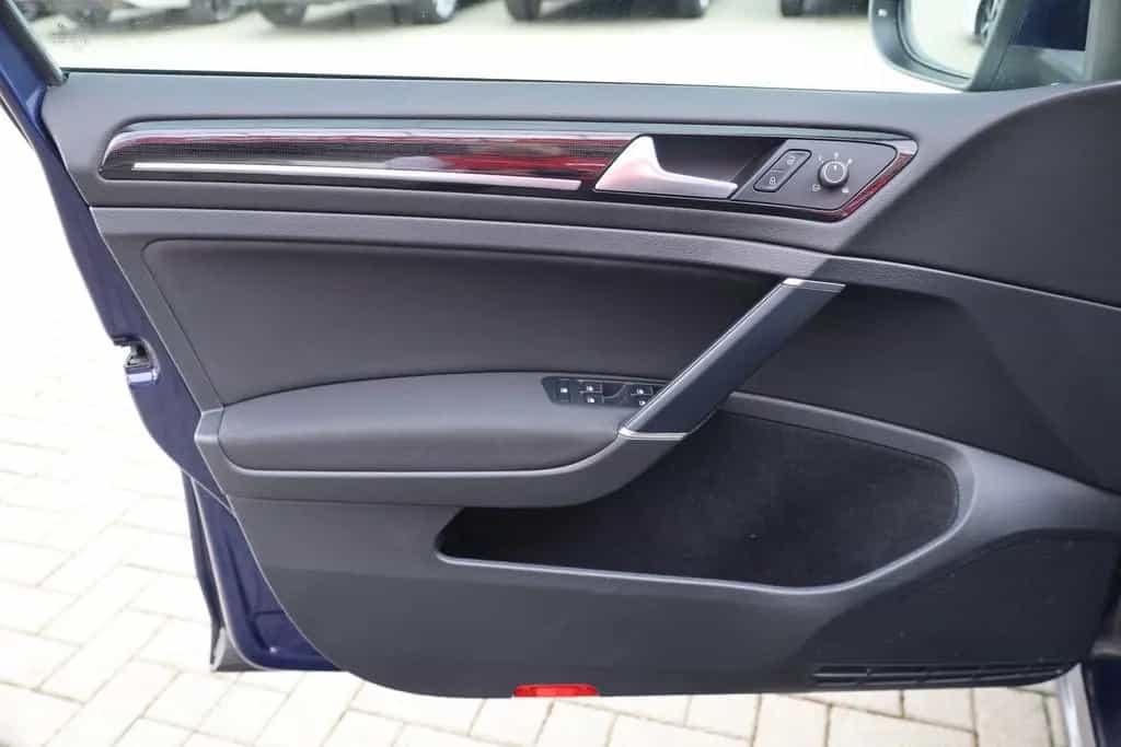 Volkswagen Golf VII 1.5 TSI R-Line Highline ACC Navi AHK 07/2019-photo-29