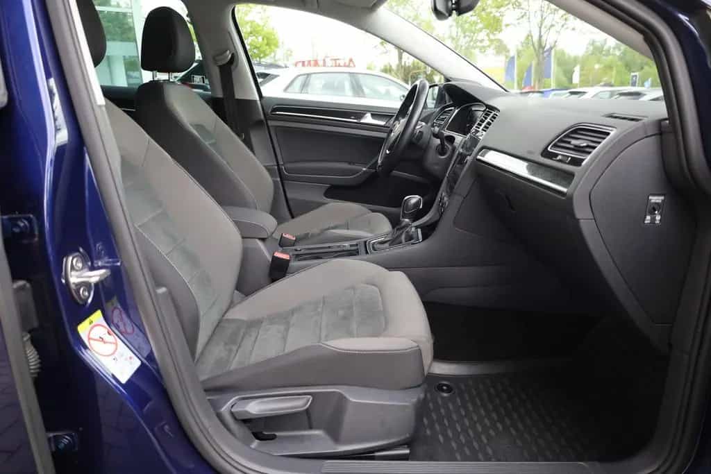 Volkswagen Golf VII 1.5 TSI R-Line Highline ACC Navi AHK 07/2019-photo-32