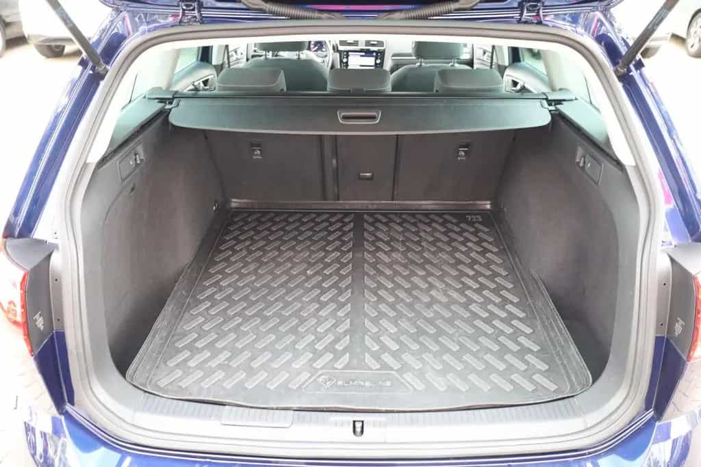 Volkswagen Golf VII 1.5 TSI R-Line Highline ACC Navi AHK 07/2019-photo-34