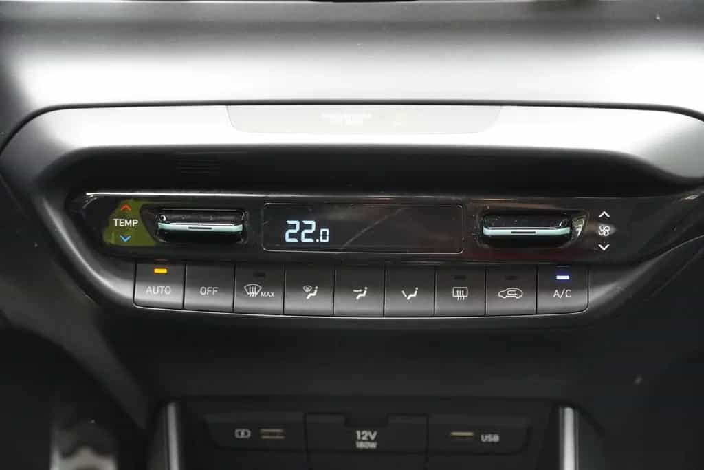 Hyundai BAYON 1.0 T-GDI Intro LED Navi Bose Spurhalte 05/2021-photo-13