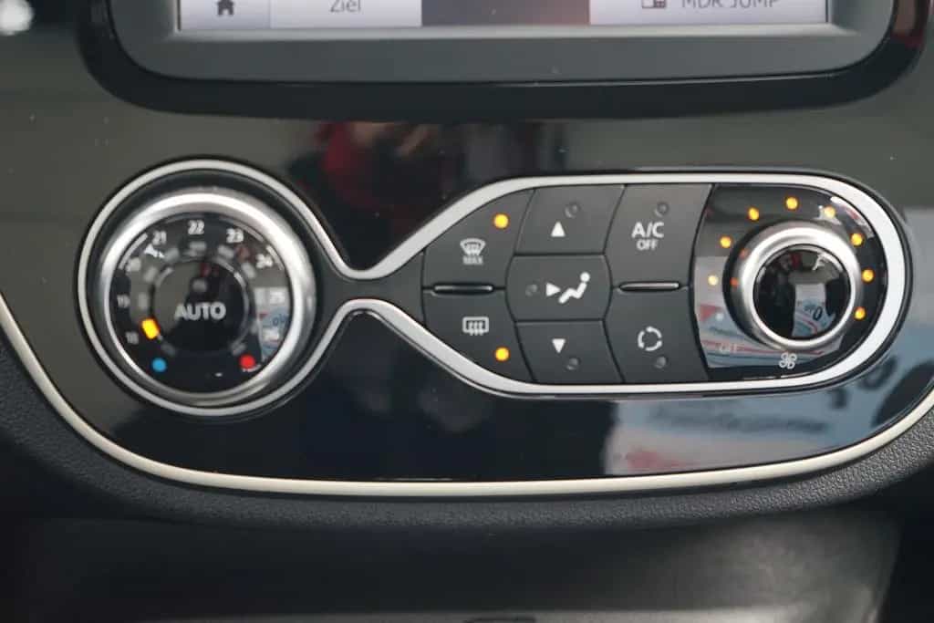 Renault Captur 1.2 TCE Intens Klimaaut. Navi Kamera DAB 01/2018-photo-16