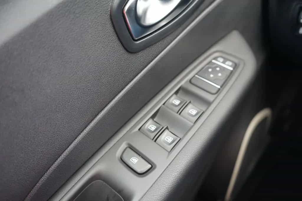 Renault Captur 1.2 TCE Intens Klimaaut. Navi Kamera DAB 01/2018-photo-24