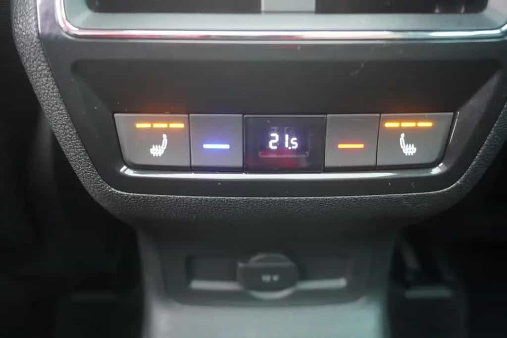 Skoda Karoq 1.5 TSI Style DSG LED Navi Schiebedach PDC 08/2022-photo-12