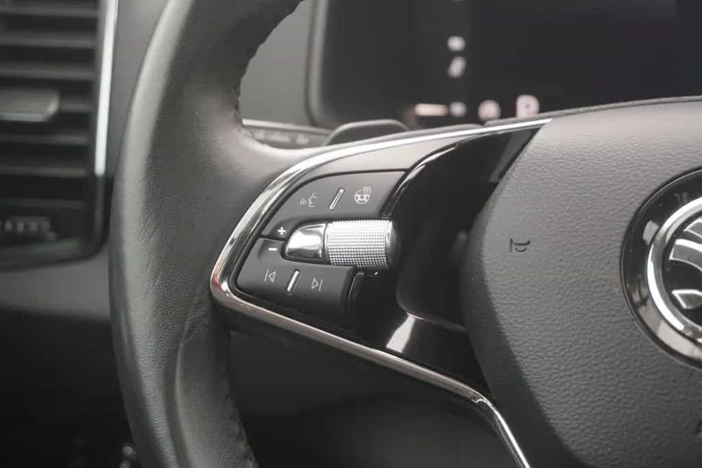 Skoda Karoq 1.5 TSI Style DSG LED Navi Schiebedach PDC 08/2022-photo-19