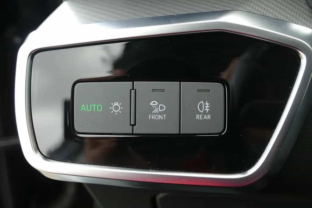 Audi A6 Avant 40 2.0 TDI Sport LED Navi ACC Kamera 02/2019-photo-17