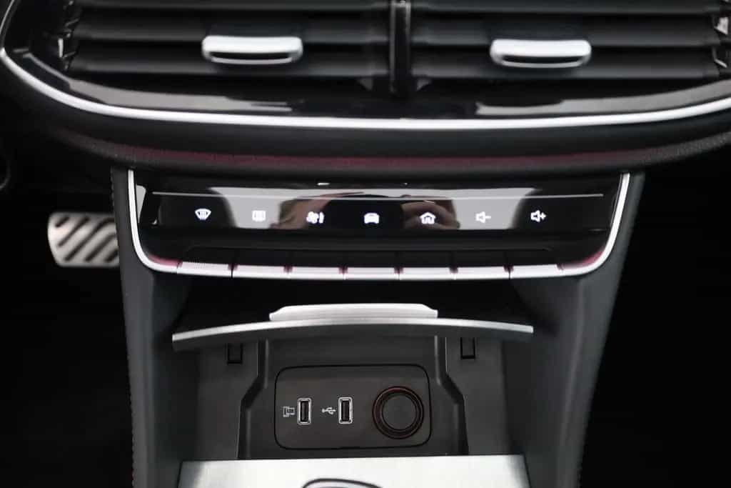 MG HS 1.5 T-GDI Luxury Aut. LED ACC Navi 360° Pano 03/2024-photo-11