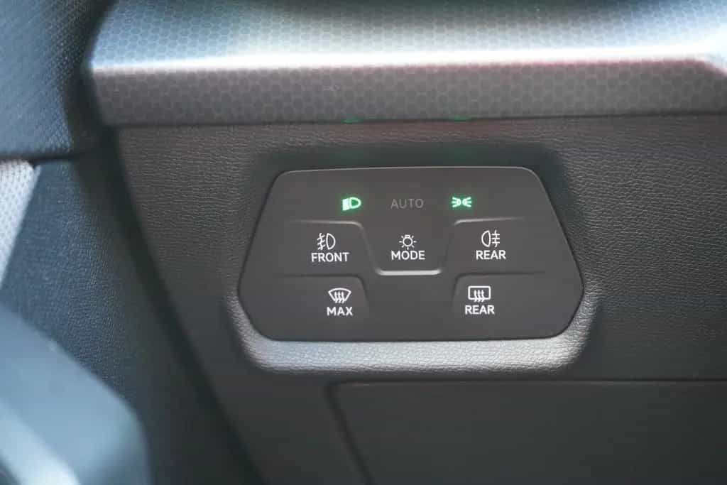 Seat Leon ST 1.5 TSI Style LED Navi Sitzheizung AHK 11/2020-photo-22