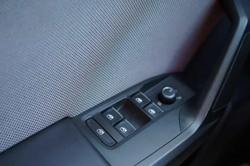 Seat Leon ST 1.5 TSI Style LED Navi Sitzheizung AHK 11/2020-photo-23