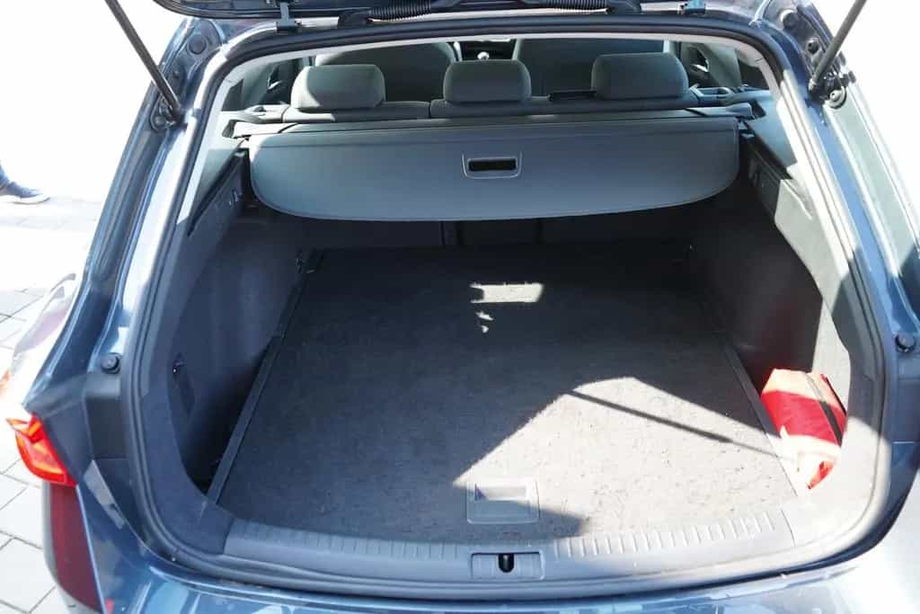 Seat Leon ST 1.5 TSI Style LED Navi Sitzheizung AHK 11/2020-photo-31