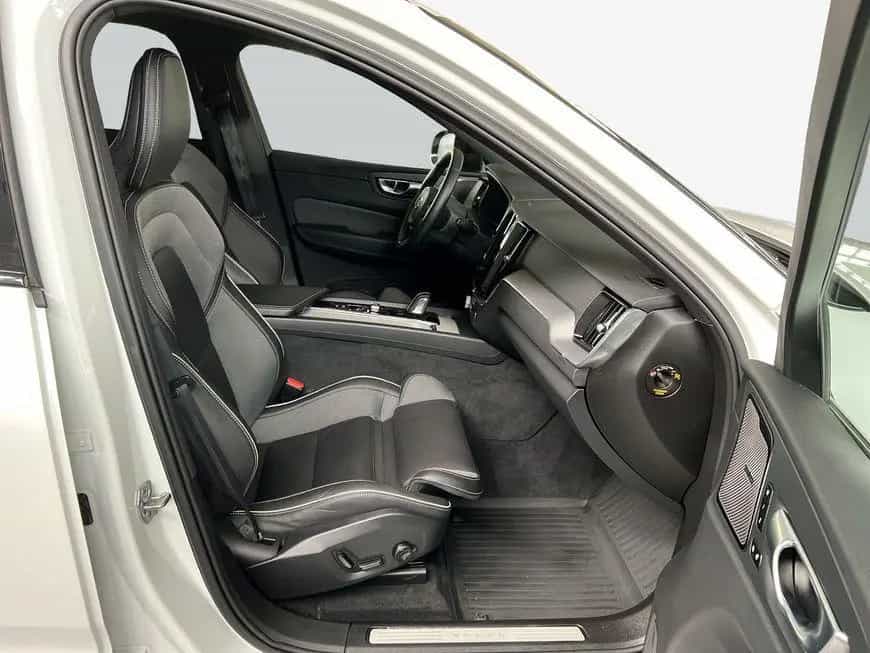 Volvo XC60 B4 AWD R-Design Aut Glasd 21'' HeadUp Stand 01/2022-photo-7