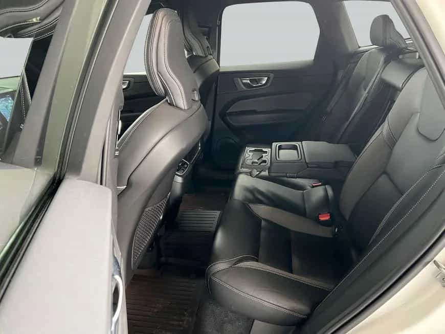 Volvo XC60 B4 AWD R-Design Aut Glasd 21'' HeadUp Stand 01/2022-photo-9