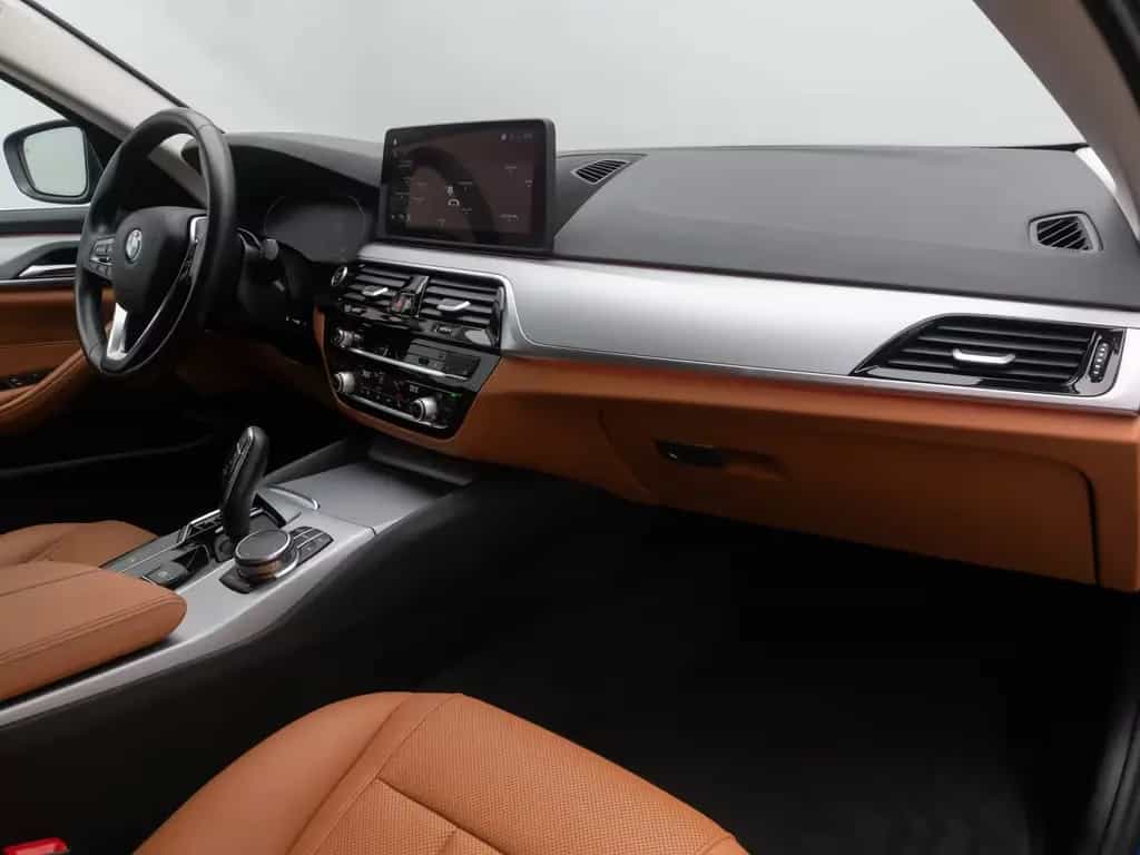 BMW 5 Series d Sport Komfort DAB Kamera 4xKlima Alarm 11/2022-photo-23