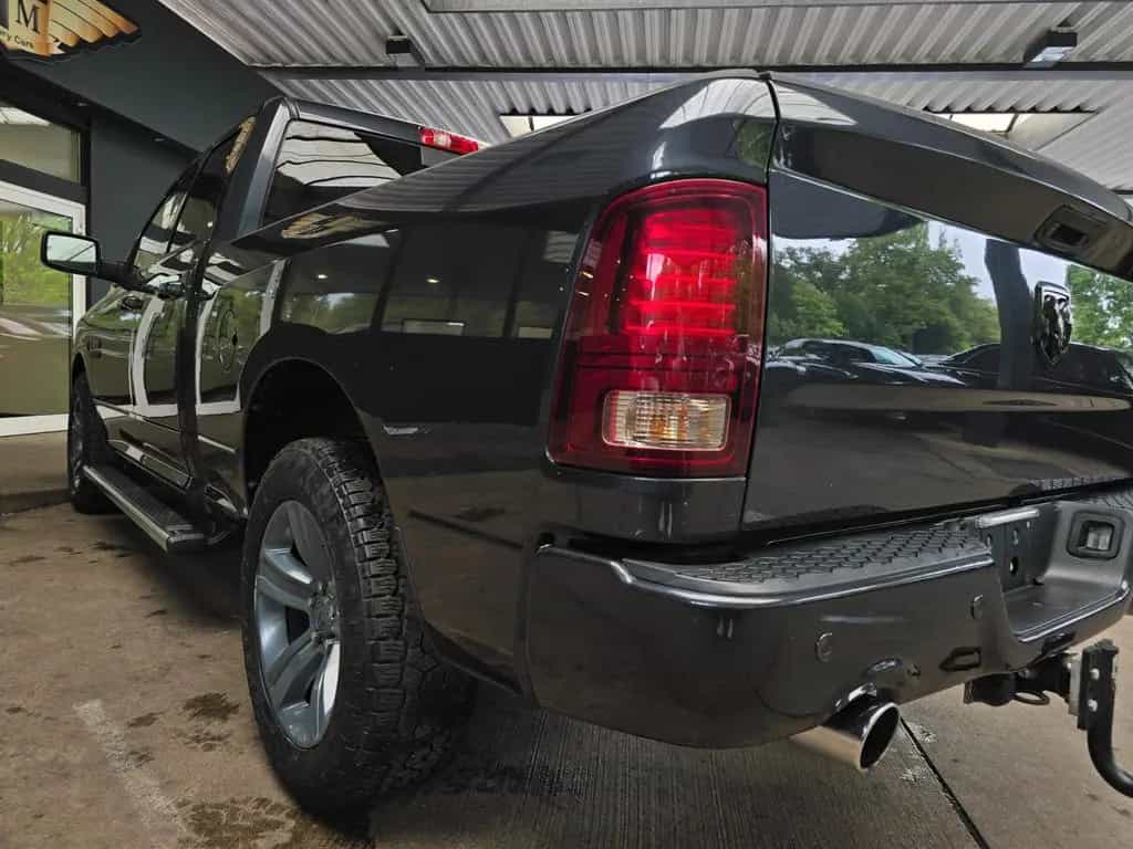 Dodge RAM 1500 4x4 Quad Cab Sport LEDER/deutsches-FZG 07/2017-photo-21