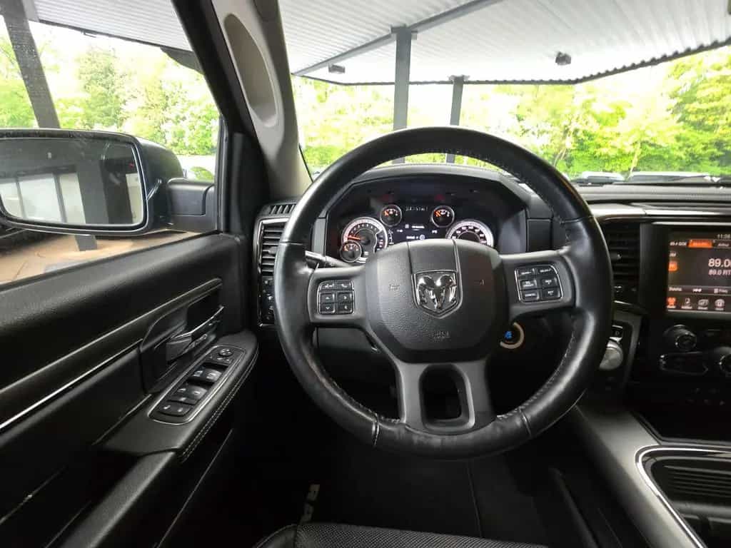 Dodge RAM 1500 4x4 Quad Cab Sport LEDER/deutsches-FZG 07/2017-photo-27