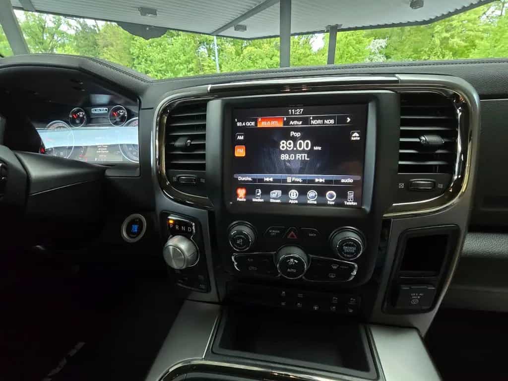 Dodge RAM 1500 4x4 Quad Cab Sport LEDER/deutsches-FZG 07/2017-photo-29