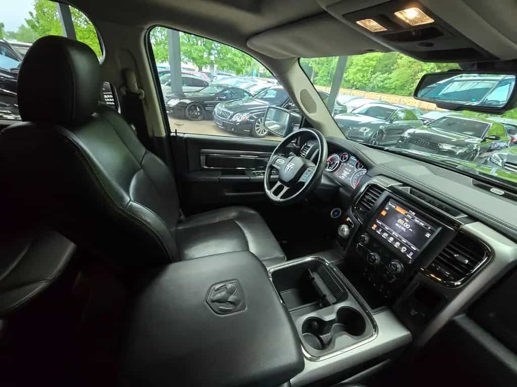 Dodge RAM 1500 4x4 Quad Cab Sport LEDER/deutsches-FZG 07/2017-photo-30