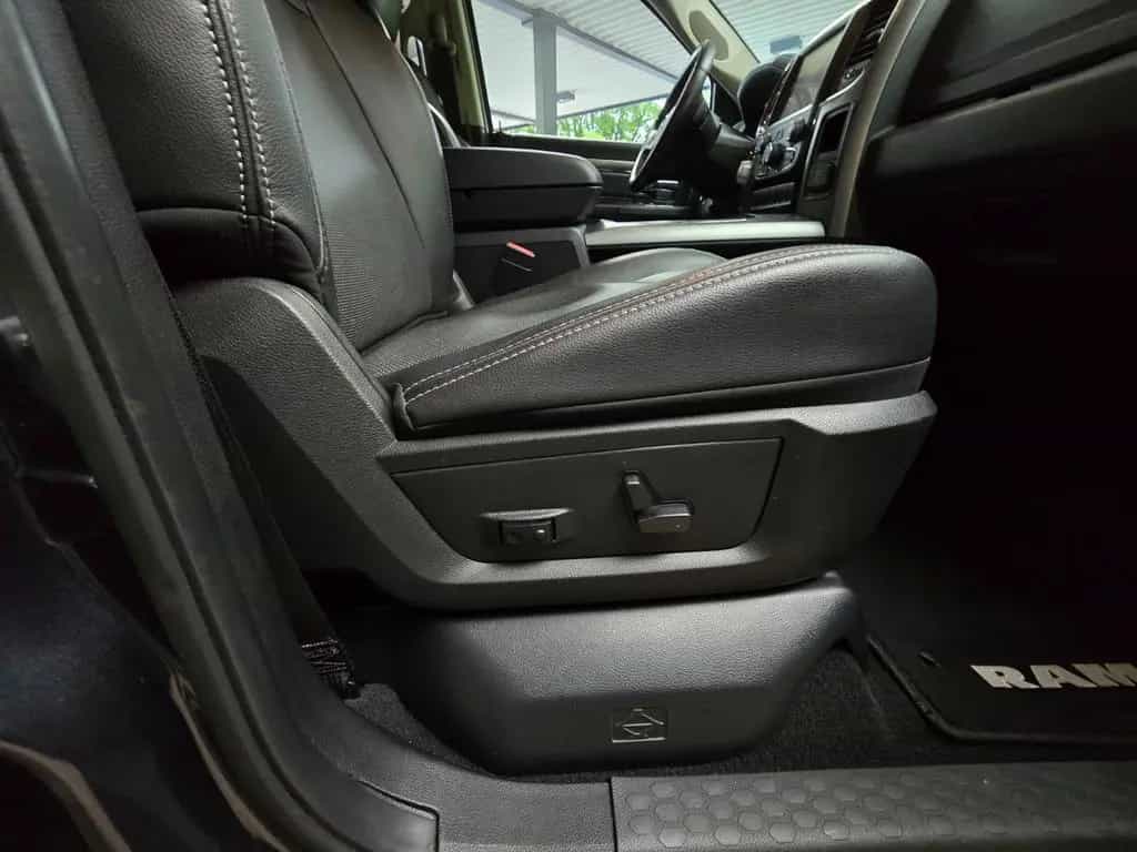 Dodge RAM 1500 4x4 Quad Cab Sport LEDER/deutsches-FZG 07/2017-photo-34