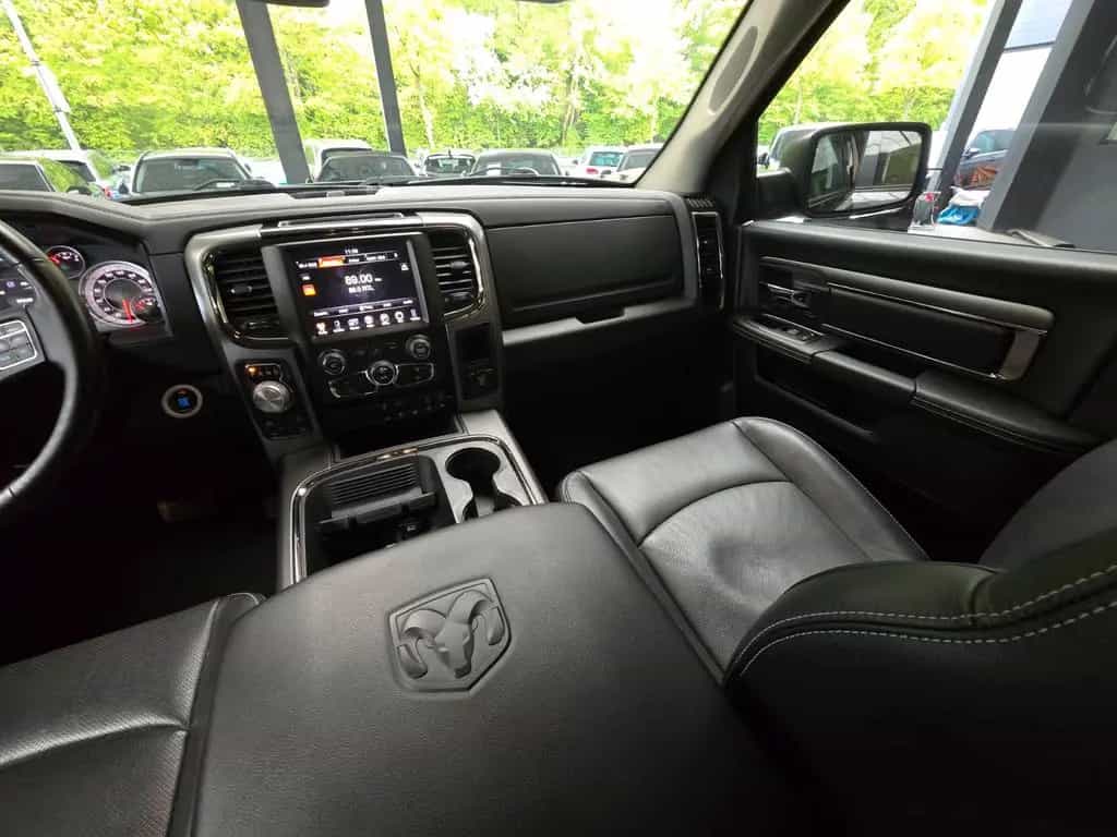 Dodge RAM 1500 4x4 Quad Cab Sport LEDER/deutsches-FZG 07/2017-photo-35