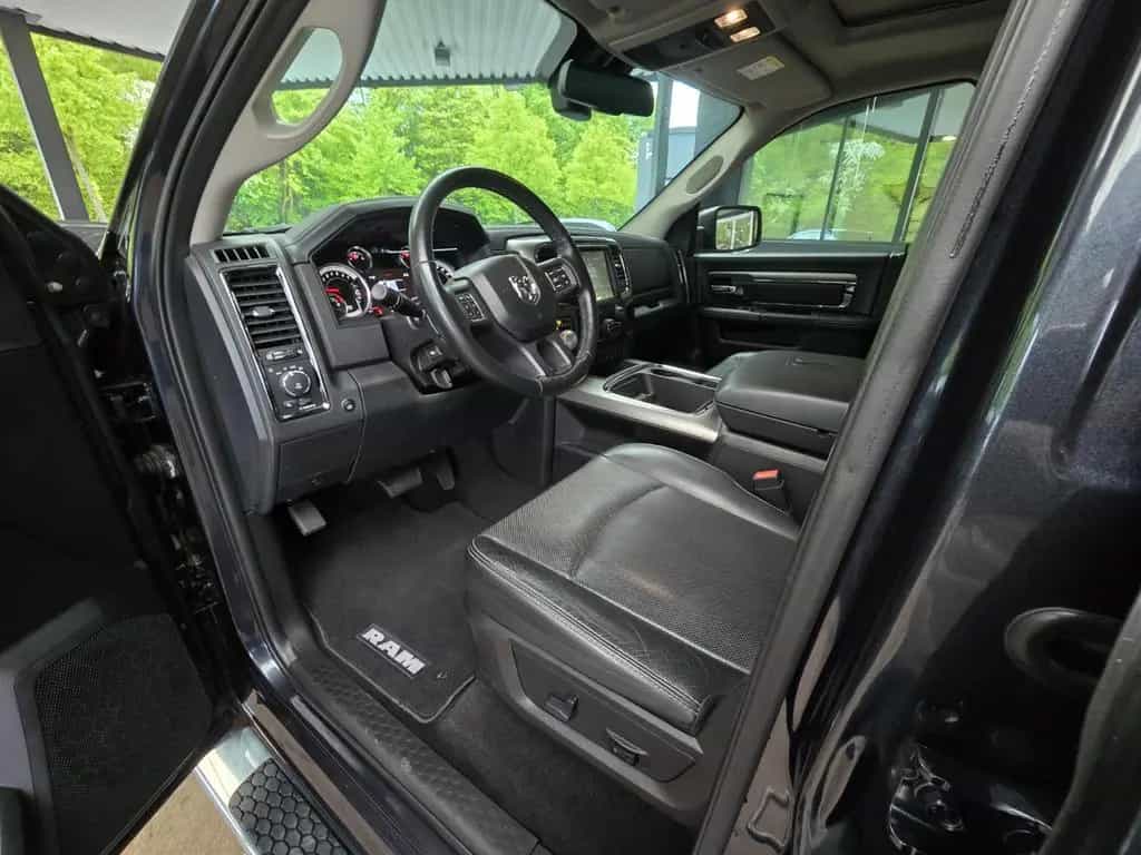Dodge RAM 1500 4x4 Quad Cab Sport LEDER/deutsches-FZG 07/2017-photo-36