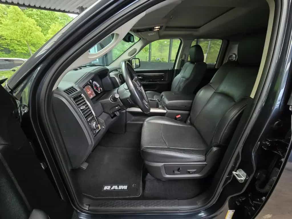 Dodge RAM 1500 4x4 Quad Cab Sport LEDER/deutsches-FZG 07/2017-photo-37