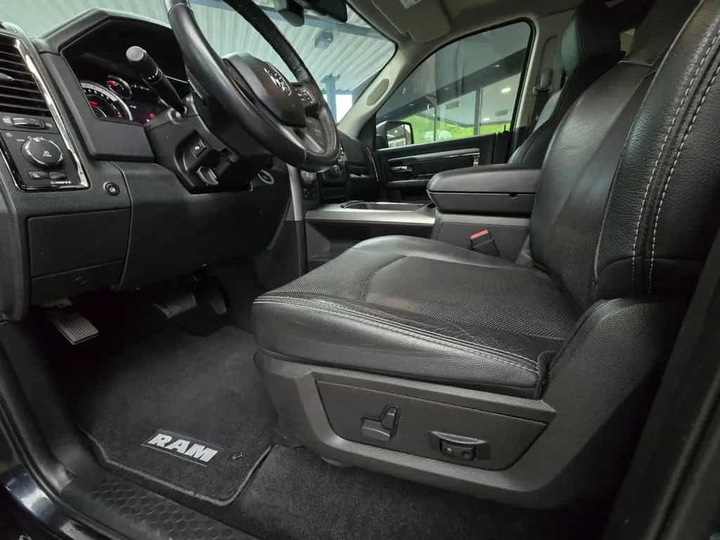 Dodge RAM 1500 4x4 Quad Cab Sport LEDER/deutsches-FZG 07/2017-photo-39