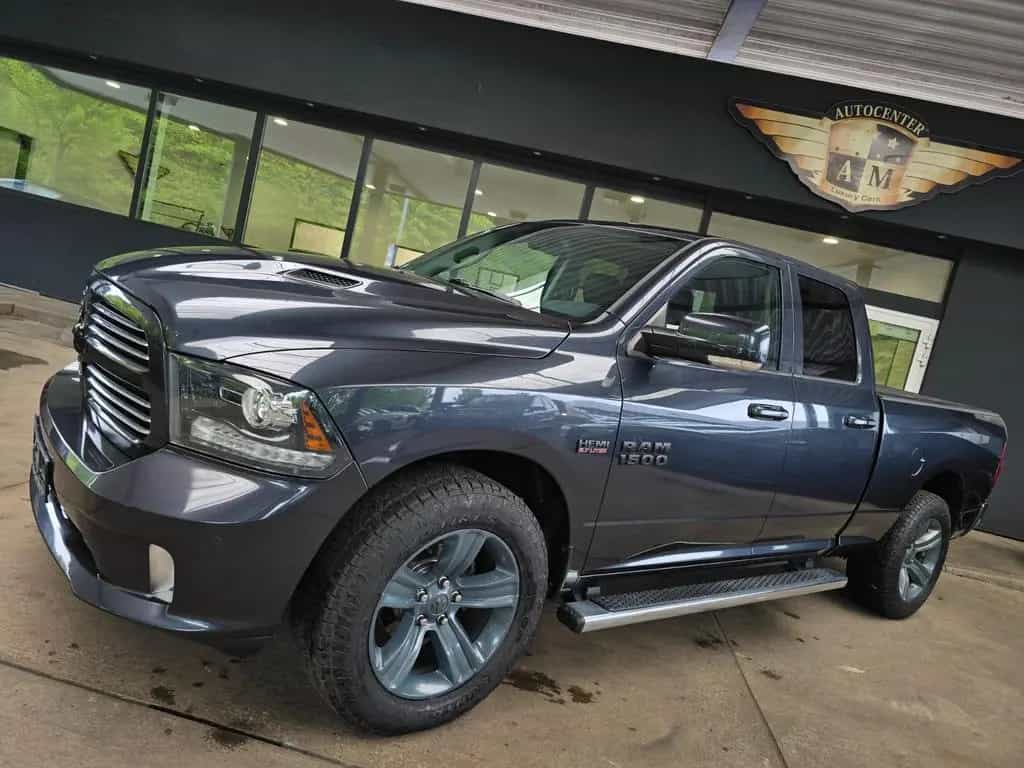 Dodge RAM 1500 4x4 Quad Cab Sport LEDER/deutsches-FZG 07/2017-photo-4