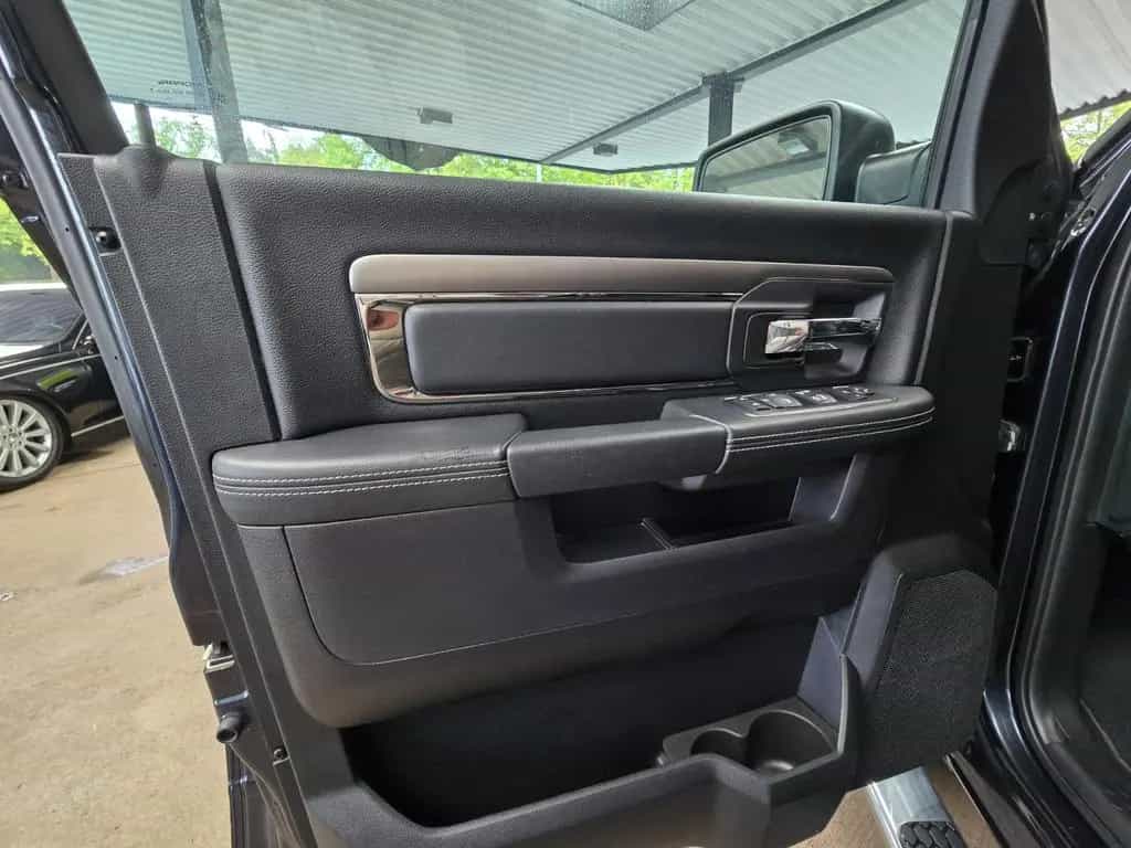 Dodge RAM 1500 4x4 Quad Cab Sport LEDER/deutsches-FZG 07/2017-photo-40