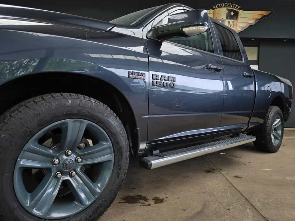 Dodge RAM 1500 4x4 Quad Cab Sport LEDER/deutsches-FZG 07/2017-photo-5