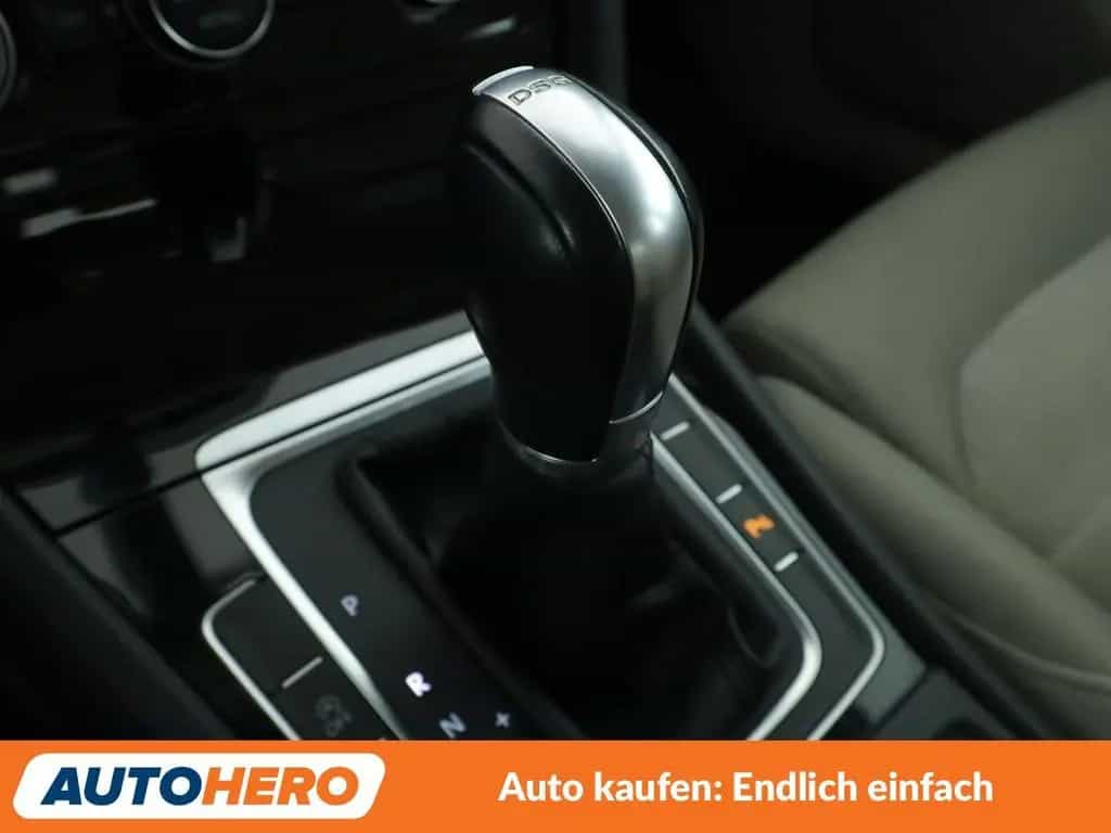 Volkswagen Golf VII 1.4 TSI ACT Highline BMT Aut.*NAVI*PDC* 01/2016-photo-25
