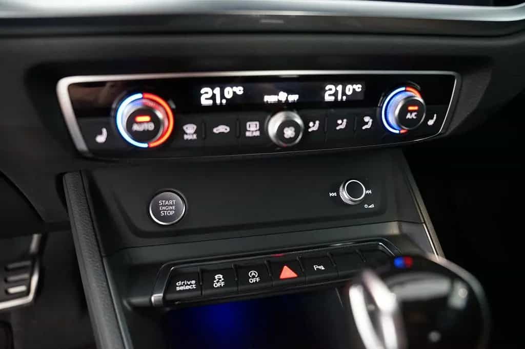 Audi Q3 40 TFSI quattro S line | MMI Navi | Matrix 06/2019-photo-24