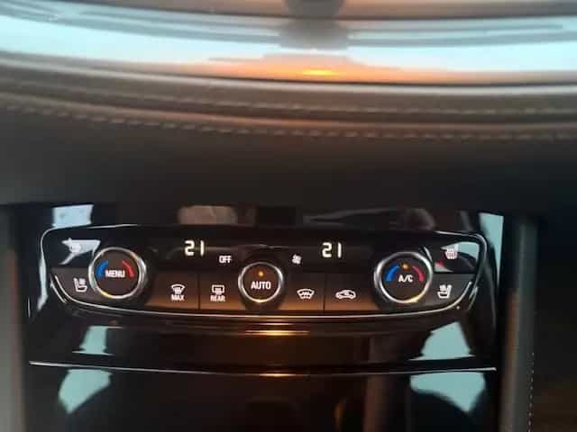 Opel Grandland (X) 1.6 Automatik Innovation+Leder+USB 02/2019-photo-25