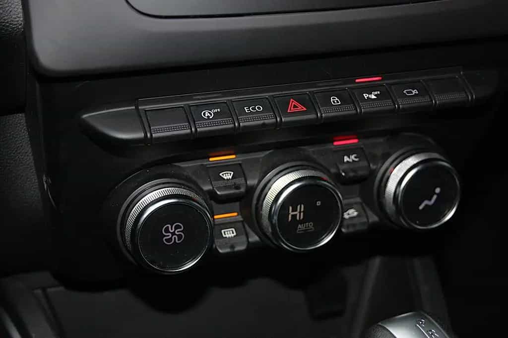 Dacia Duster 1.5DCi AUTOMATIK Navi/Kam/Temp/Pdc/Ahk 04/2018-photo-16
