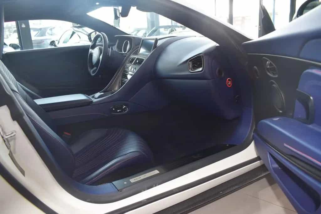 Aston Martin DB11 Coupe 4.0 V8 06/2017-photo-17