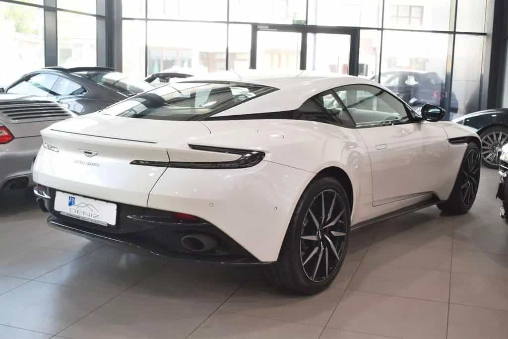Aston Martin DB11 Coupe 4.0 V8 06/2017-photo-7