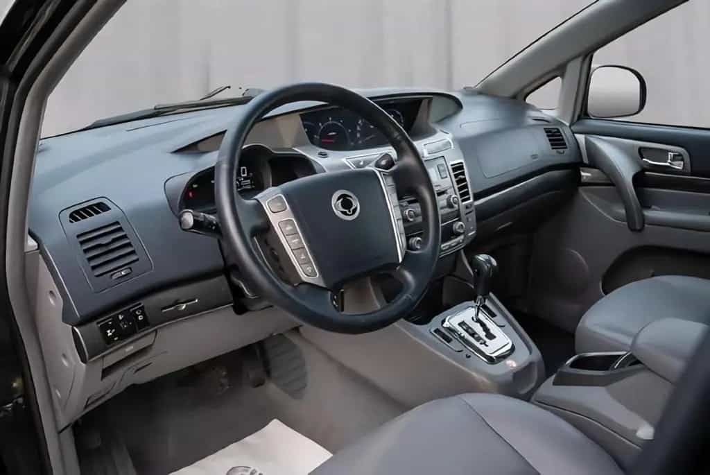 Ssangyong Rodius Sapphire 4WD/7-Sitze/Leder/AHK/Top 10/2013-photo-14