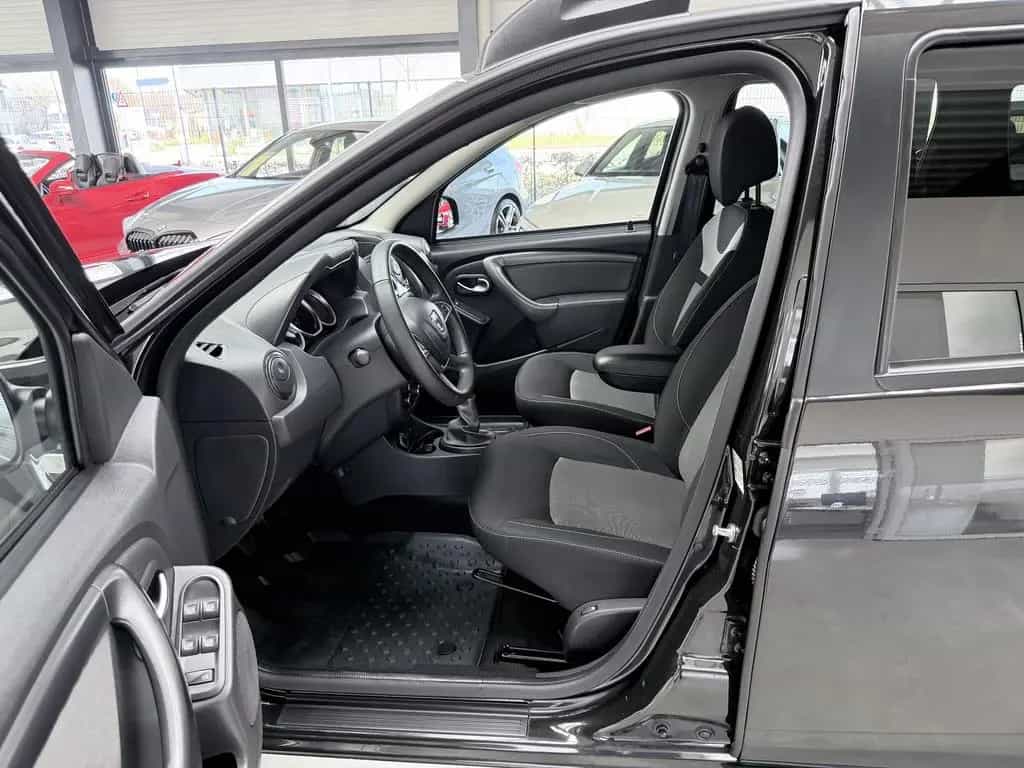 Dacia Duster BLACK SHADOW 4X4 KLIMA+NAV+KAMERA+AHK+TÜV 08/2017-photo-14
