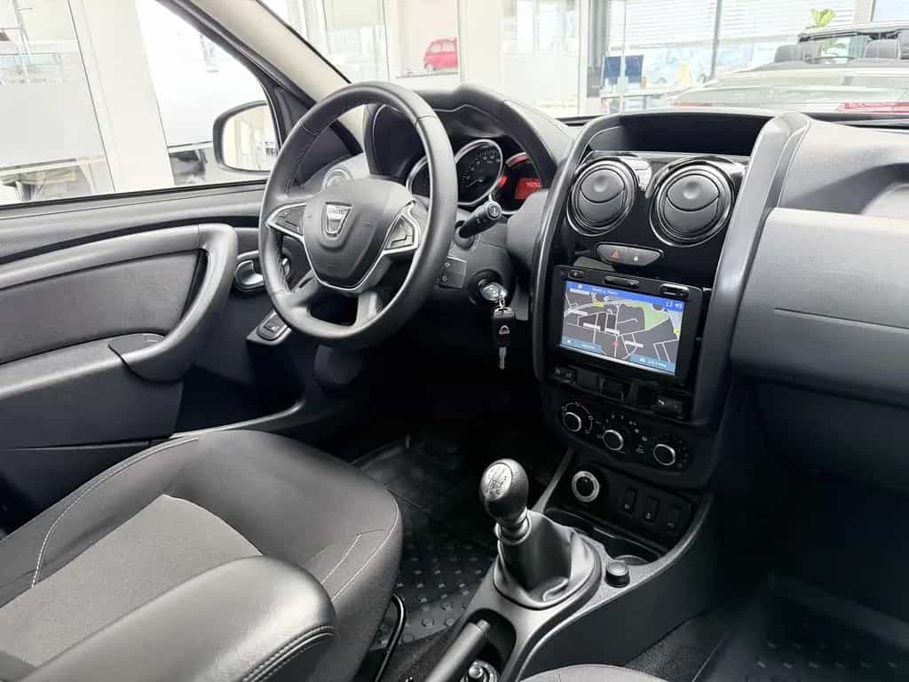 Dacia Duster BLACK SHADOW 4X4 KLIMA+NAV+KAMERA+AHK+TÜV 08/2017-photo-9