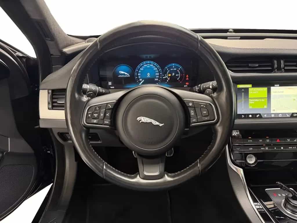 Jaguar XF PURE AUTOMATIK+NAVI+PANO+MERIDIAN+360+ALU+TÜV 09/2018-photo-11