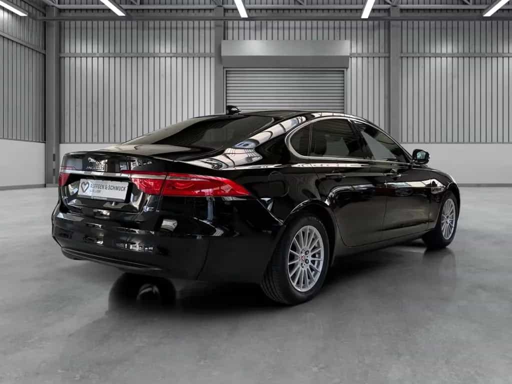 Jaguar XF PURE AUTOMATIK+NAVI+PANO+MERIDIAN+360+ALU+TÜV 09/2018-photo-12