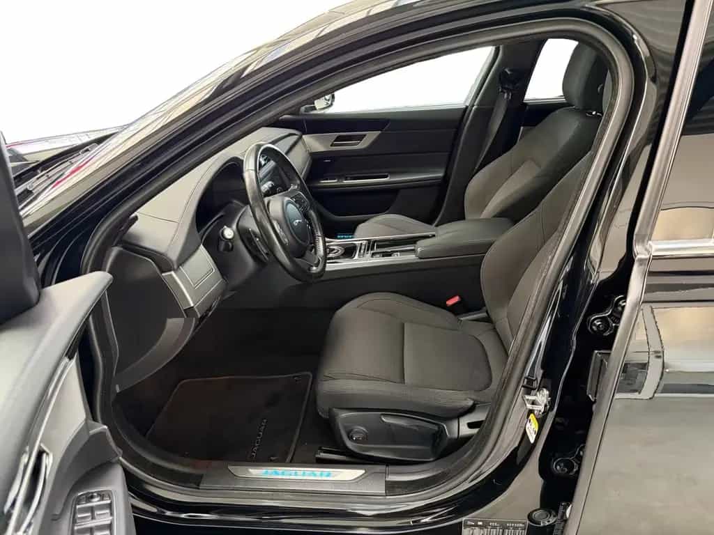 Jaguar XF PURE AUTOMATIK+NAVI+PANO+MERIDIAN+360+ALU+TÜV 09/2018-photo-15